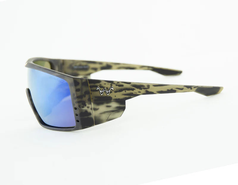 Load image into Gallery viewer, Waterland Fishing Sunglasses - BedFisher / BlackWater
